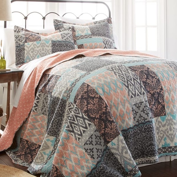 NWT Bed Bath& Beyond Sylvia Printed Reversible 3piece King Size Cotton Quilt Set - Picture 2 of 16